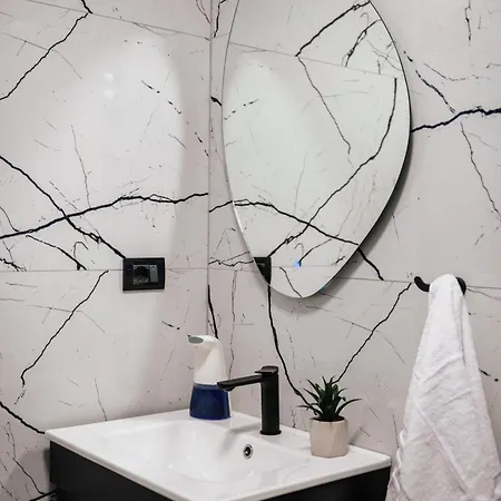 Hesmir's Nest 4* Τίρανα