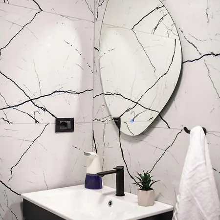 Hesmir's Nest Panzió Tirana