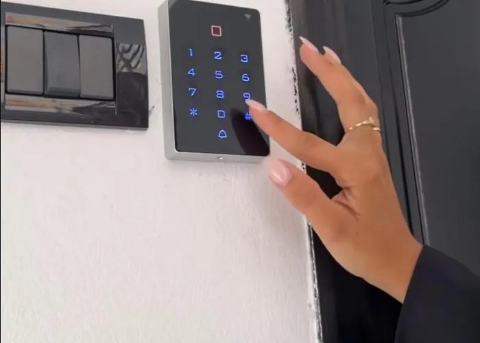 Hesmir's Nest 地拉那